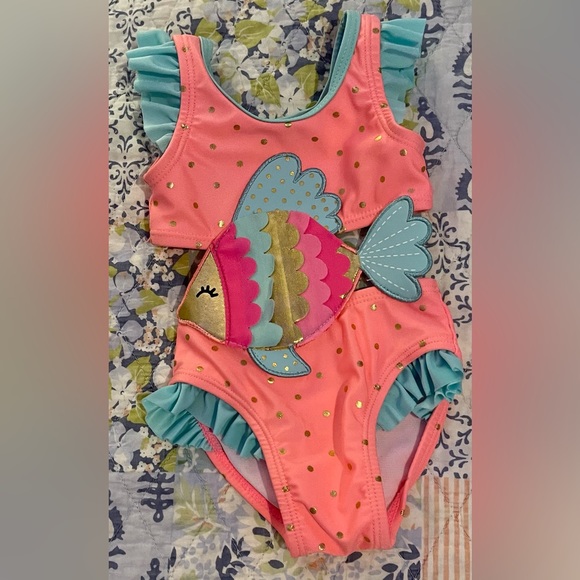 2 gently used Wetsuit brand Swimsuits size newborn. Adorable fish and bumble bee - Picture 2 of 6